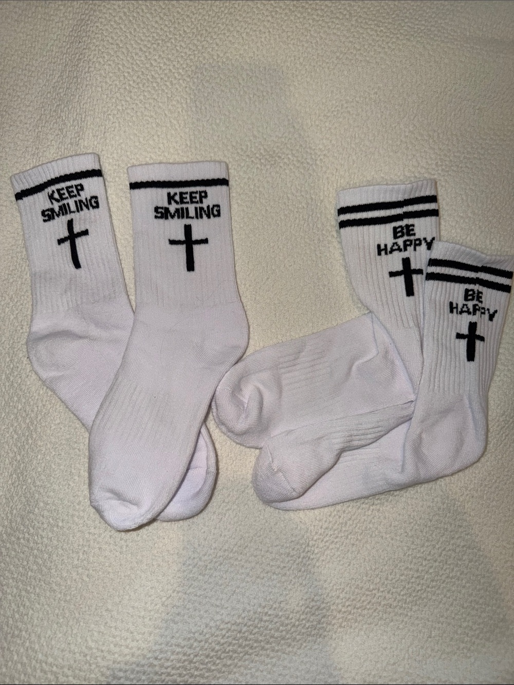 Cross/religious White 'Keep Smiling / Be Happy' Crew Socks - Pack of 2.  NEW